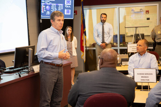 Mỹ:[-]Gần[-]30[-]t&agrave;u[-]hải[-]qu&acirc;n[-]rời[-]căn[-]cứ[-]tr&aacute;nh[-]si&ecirc;u[-]b&atilde;o